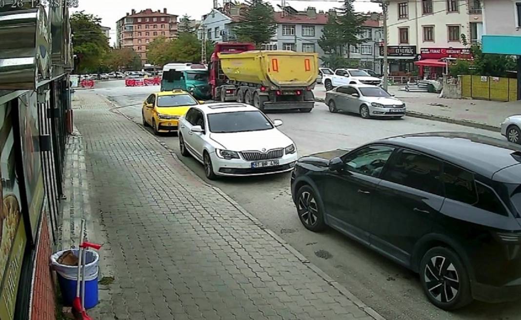 Konya merkezde büyük kaza! 10 yaralı var 2